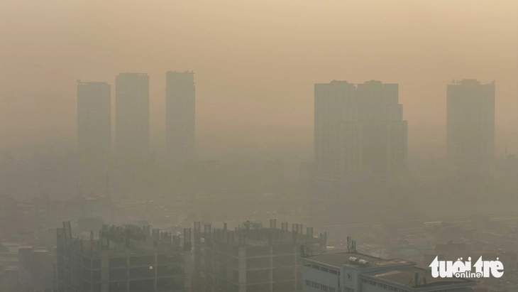 Sáng nay, ô nhiễm không khí ở Hà Nội chuyển sang cảnh báo tím, người dân cần hạn chế ra ngoài - Ảnh 2.