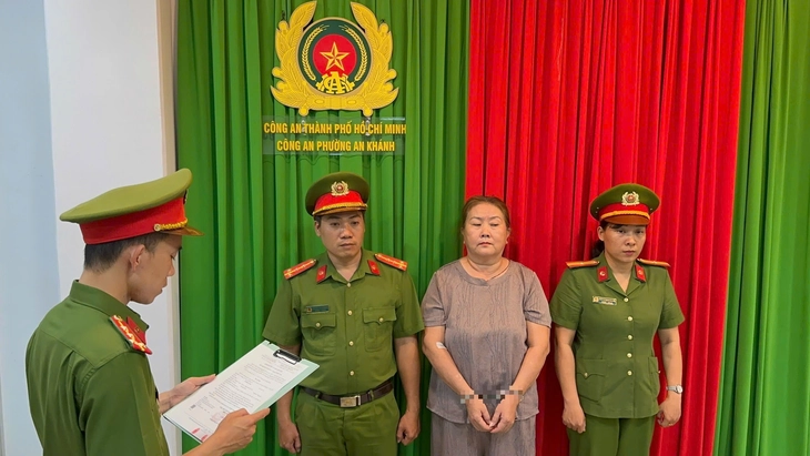 Công an TP.HCM khởi tố chủ đất cho chôn lấp gần 2.900 tấn chất thải - Ảnh 1.