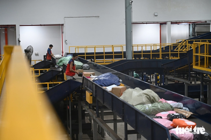 Chi phí logistics của Việt Nam lọt top đắt đỏ trong khu vực: Điểm nghẽn ở đâu? - Ảnh 1.