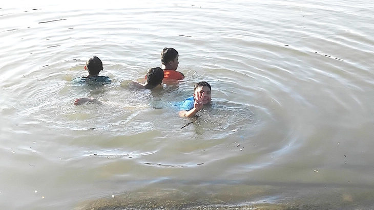 dạy bơi - Ảnh 1.