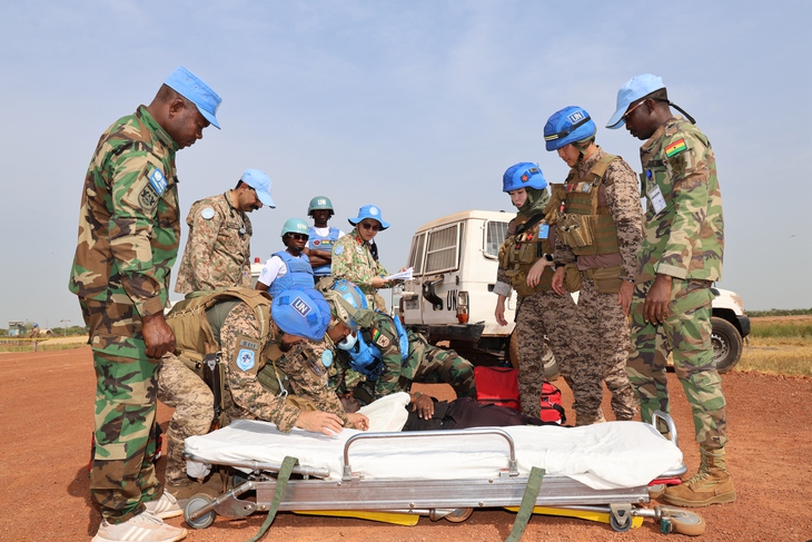 Bệnh viện dã chiến - Ảnh 1.