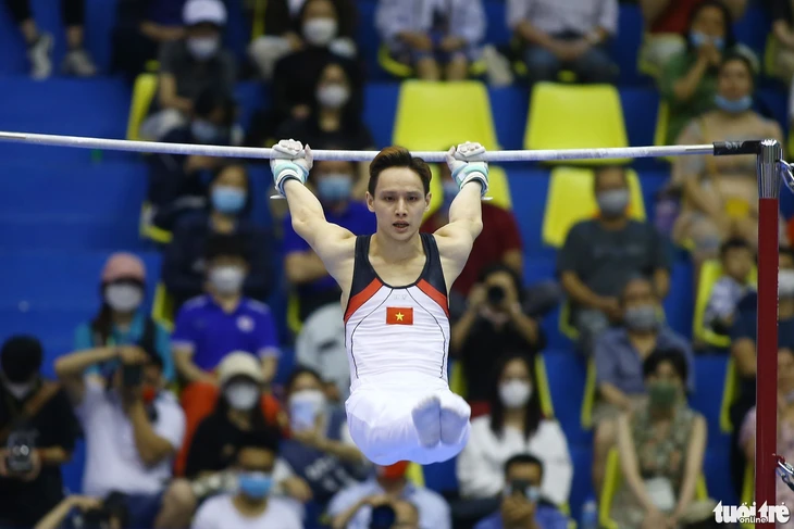 Sự bền bỉ đáng kinh ngạc của 'hot boy' thể dục dụng cụ Đinh Phương Thành - Ảnh 1.