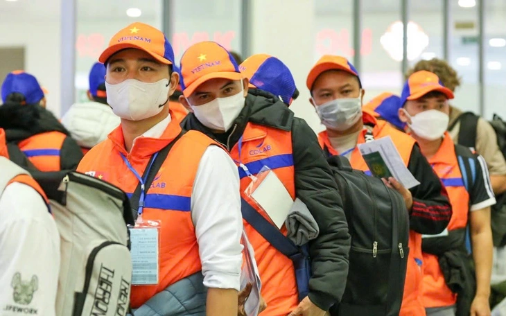 Bắt nhóm làm giả con dấu, tài liệu của hơn 100 đơn vị, có cả trường đại học, cao đẳng - Ảnh 2.