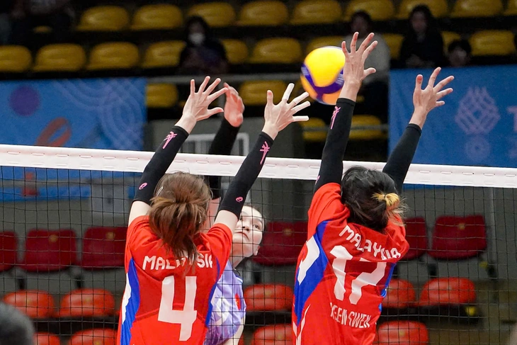 Bóng chuyền nữ Việt Nam chỉ cho Malaysia ghi 16 điểm trong chiến thắng 3-0 ở SEA Games - Ảnh 2.