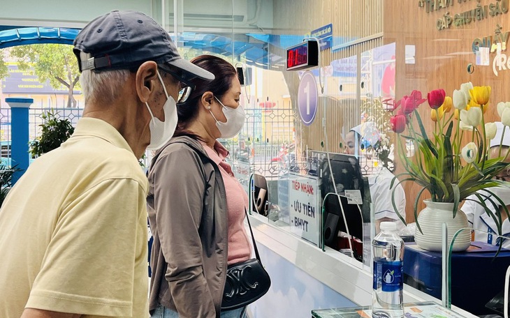 Người tham gia BHYT, BHXH tự nguyện không phải trả phí dịch vụ ngoài quy định - Ảnh 2.