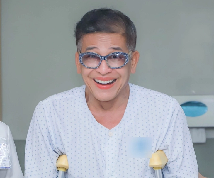 Thực hư MC Thanh Bạch bị ngó lơ, phải xếp hàng dài ở thảm đỏ? - Ảnh 4.