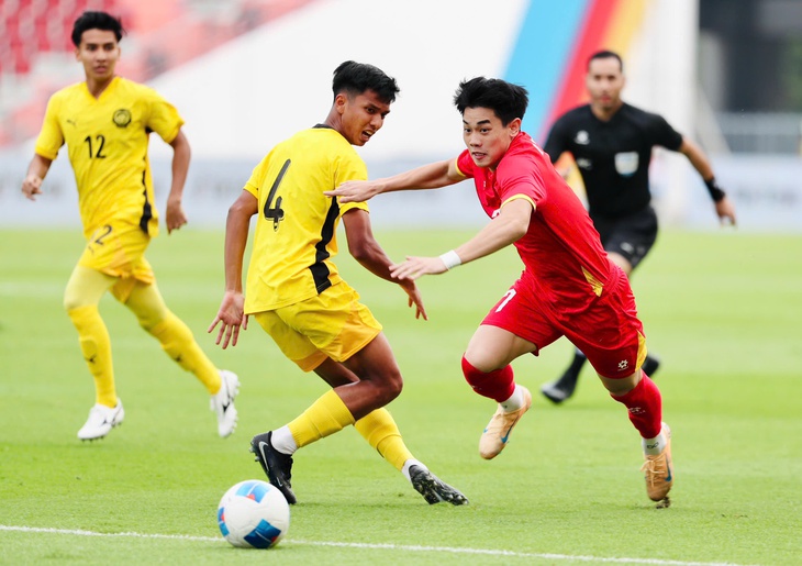 Bí mật danh tính tổ trọng tài điều khiển trận U22 Việt Nam - Thái Lan - Ảnh 1.