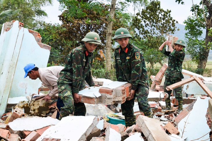 Lũ lịch sử ở Nam Trung Bộ: Từ đau thương tới nỗ lực tái thiết, cả nước chung tay vì 'nghĩa đồng bào' - Ảnh 24.