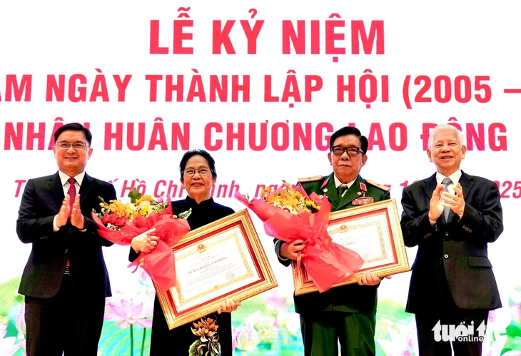 Hội Nạn nhân chất độc da cam TP.HCM nhận Huân chương Lao động hạng ba dịp kỷ niệm 20 năm thành lập - Ảnh 2.