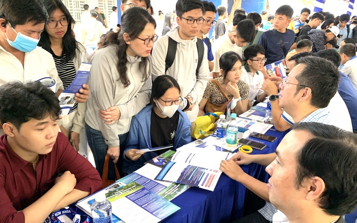 Đại học Quốc gia TP.HCM không bắt buộc thí sinh thi đánh giá năng lực năm 2026 - Ảnh 2.