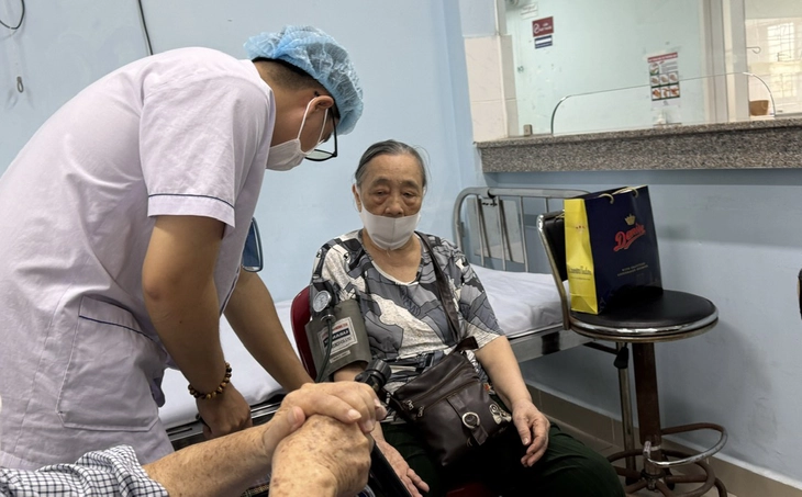 Chăm sóc sức khỏe liên tục cho người dân - Ảnh 4. Chăm sóc sức khỏe liên tục cho người dân - Ảnh 4.