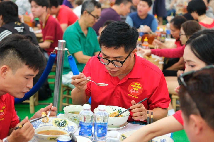 Văn nghệ sĩ dự khai mạc Ngày của Phở: Nghe mùi phở thôi đã thấy thèm - Ảnh 4. Ngày của Phở - Ảnh 4.