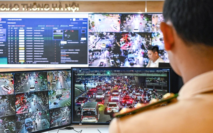 Tài xế bôi cát, bã kẹo cao su lên biển số xe để 'qua mắt' camera AI - Ảnh 8.