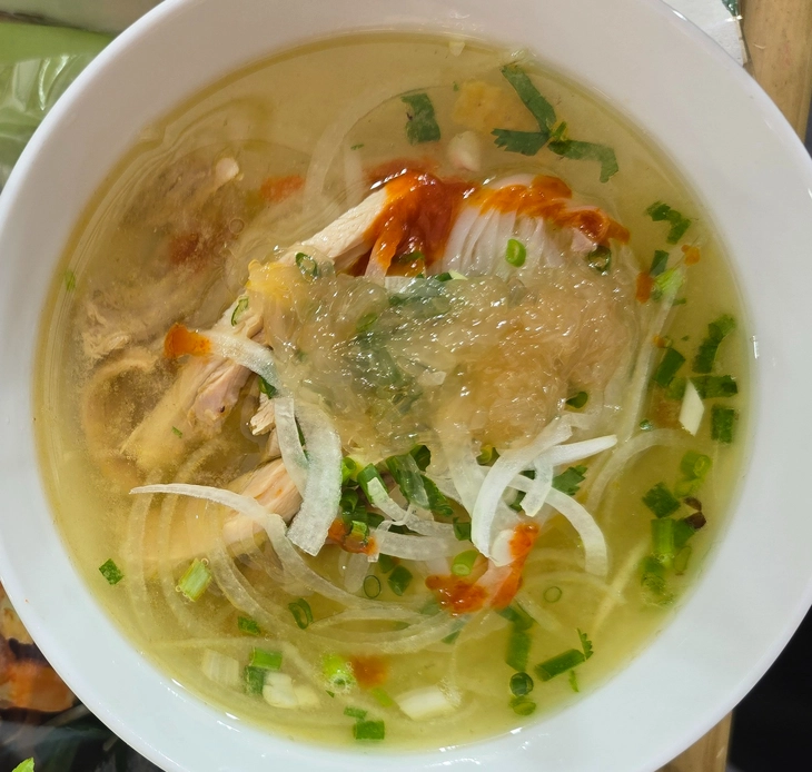 Phở Ta lạ miệng với phở yến và phở tôm tại Ngày của phở - Ảnh 4. Ngày của phở - Ảnh 4.