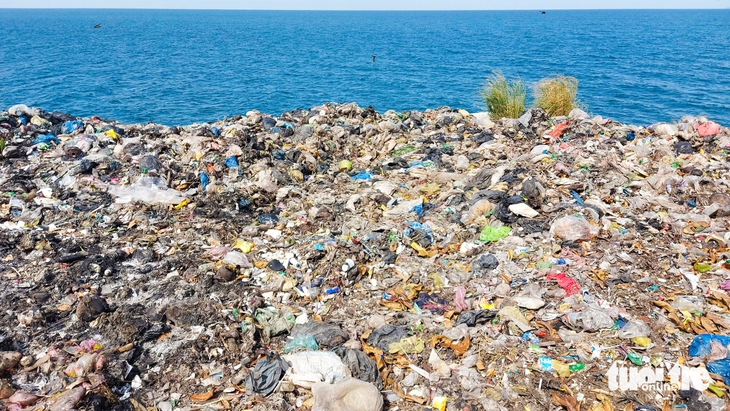 Giải pháp nào để xử lý rác thải ở Hòn Sơn, Nam Du và Phú Quốc? - Ảnh 1.