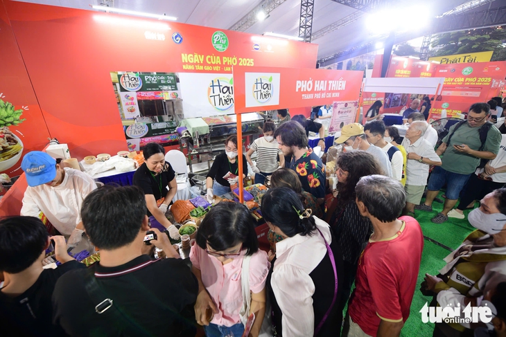 50.000 lượt khách đổ về trong ngày đầu Ngày của Phở, tăng cường thanh toán không tiền mặt - Ảnh 3. phở - Ảnh 2.