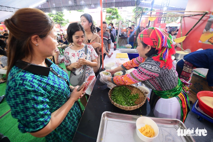 50.000 lượt khách đổ về trong ngày đầu Ngày của Phở, tăng cường thanh toán không tiền mặt - Ảnh 4. phở - Ảnh 3.