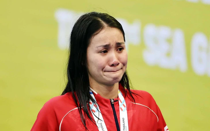 Nữ VĐV trẻ 'nín thở' chờ đợi rồi bật khóc vì tấm huy chương điền kinh quý giá - Ảnh 6.
