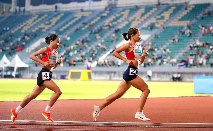 Khoảnh khắc bứt tốc 'giật vàng' của điền kinh Việt Nam ngày 13-12 - Ảnh 3.