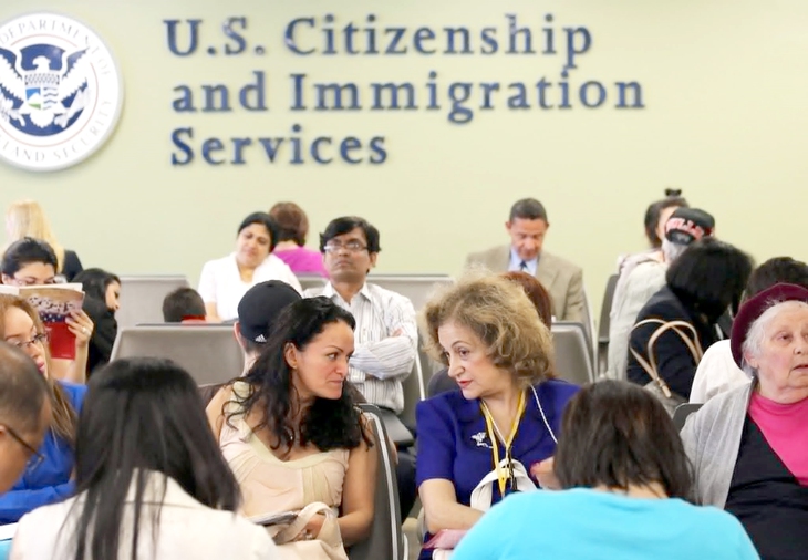 Chính sách visa HB-1 gặp 'bão' kiện tụng ở Mỹ - Ảnh 1. visa HB-1 - Ảnh 1.