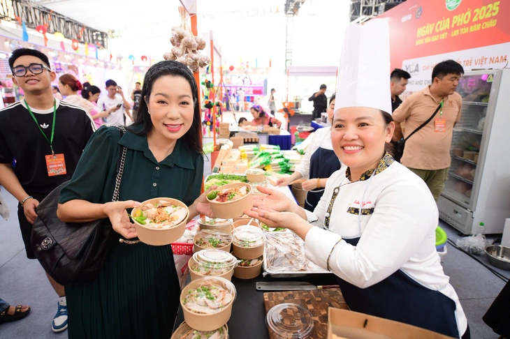 Trịnh Kim Chi khiến chồng mê phở, Mỹ Uyên nhớ món cơm phở ngộ ngộ - Ảnh 2. Trịnh Kim Chi - Ảnh 2.