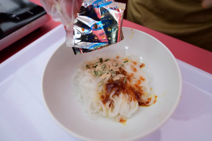 'Phở nay' ăn liền: Nhanh, tiện, nhưng vẫn tròn vị phở - Ảnh 2.