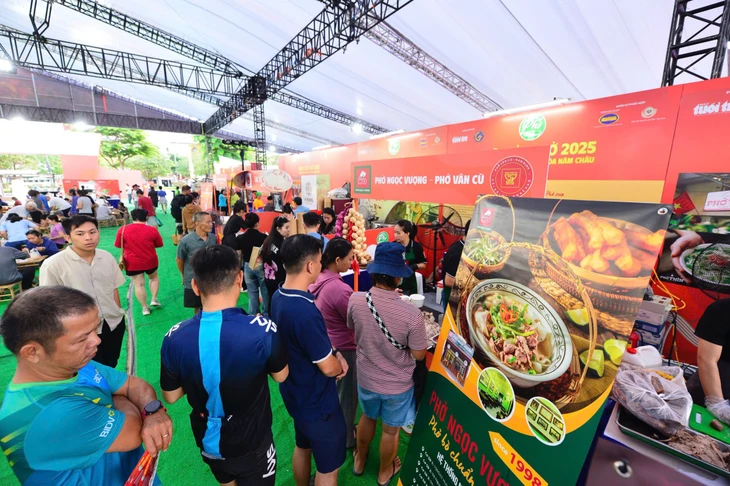 Ngày của Phở khởi động ngày cuối đầy sôi động, các quầy phục vụ không nghỉ tay - Ảnh 5. phở - Ảnh 10.