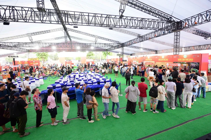 Ngày của Phở khởi động ngày cuối đầy sôi động, các quầy phục vụ không nghỉ tay - Ảnh 6. phở - Ảnh 11.