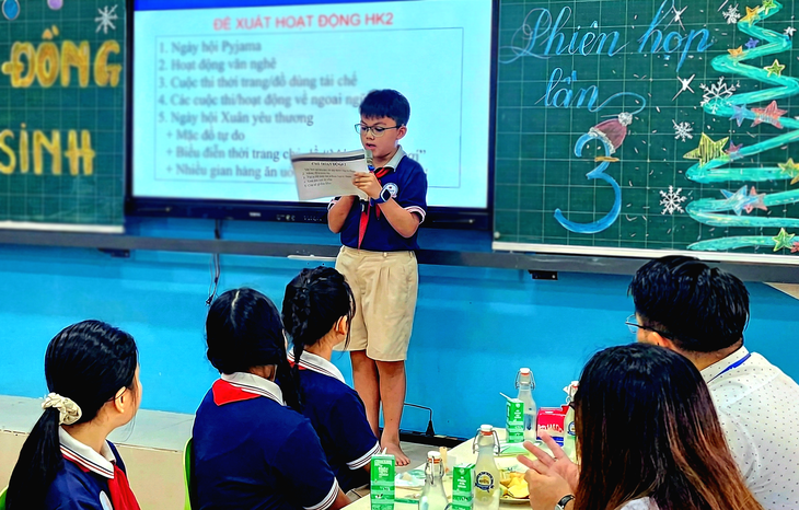 Thầy hiệu trưởng cùng ngồi ăn sáng, nghe học sinh bàn chuyện trường - Ảnh 1.