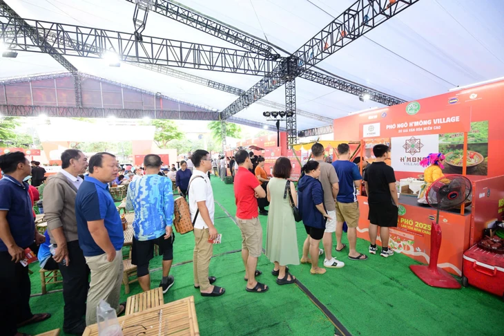 Ngày của Phở khởi động ngày cuối đầy sôi động, các quầy phục vụ không nghỉ tay - Ảnh 7. phở - Ảnh 12.