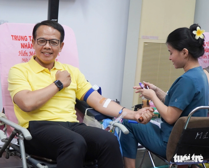 Lan tỏa 'Việc tốt từ trái tim' qua hoạt động hiến máu, đạp xe diễu hành tại TP.HCM - Ảnh 1.