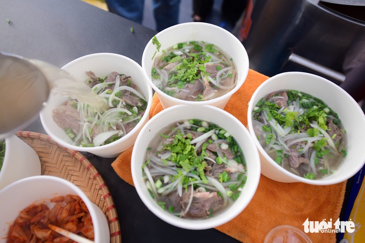 Quá ám ảnh cái đói, đặt tên quán Phở Khỏe ở Hàn Quốc, tạo được cả chuỗi bán phở - Ảnh 5.