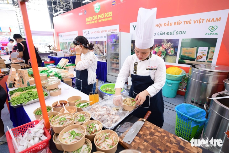 Ăn 'sập' Ngày của Phở vẫn còn thèm, phở khô chính là câu trả lời - Ảnh 2. phở - Ảnh 2.