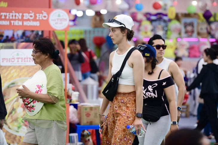 Người nước ngoài tại Ngày của Phở: Cứ phở là ngon! - Ảnh 1. phở - Ảnh 1.