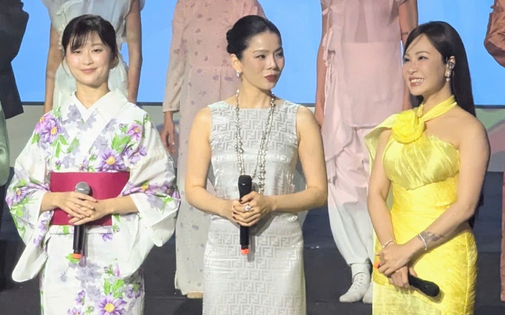 Cẩm Vân, Hà Lê… hát mừng sinh nhật Trịnh Công Sơn bên sông Hương - Ảnh 7.