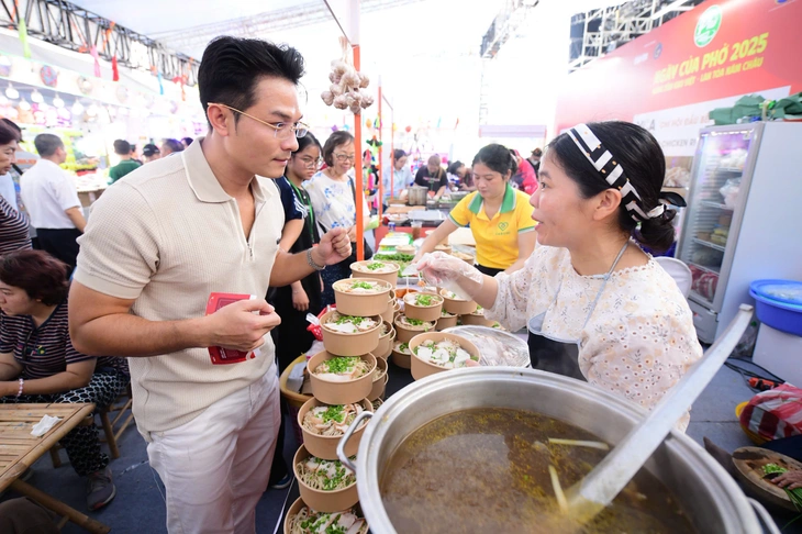 Khôi Trần, Lê Minh Thành đến Ngày của Phở thấy hết hồn, sao đông dữ! - Ảnh 5. Ngày của phở - Ảnh 5.