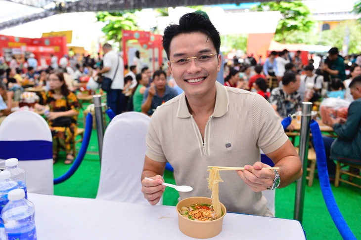 Khôi Trần, Lê Minh Thành đến Ngày của Phở thấy hết hồn, sao đông dữ! - Ảnh 4. Ngày của phở - Ảnh 6.