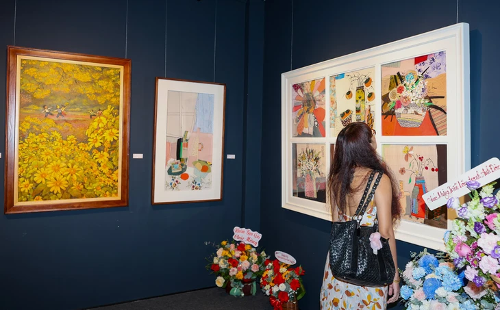 Vải vụn, khắc gỗ, sơn dầu kể chuyện ‘Hoa xuống phố’ - Ảnh 1.