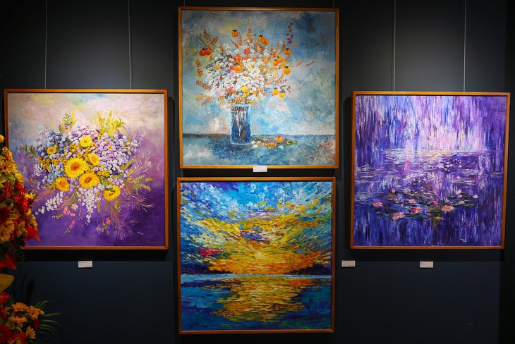 Vải vụn, khắc gỗ, sơn dầu kể chuyện ‘Hoa xuống phố’ - Ảnh 10.