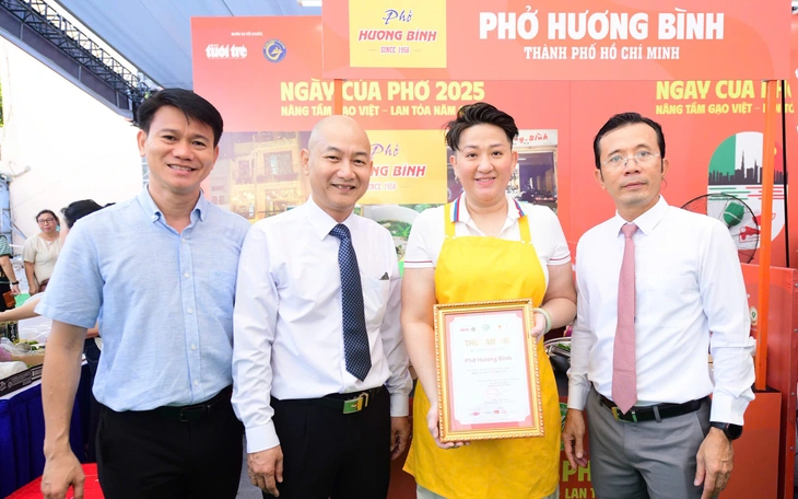 Người nước mê tít Ngày của Phở: Cứ phở là ngon rồi - Ảnh 9.