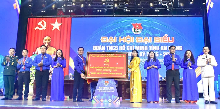 Thanh niên cần hòa vào mạch phát triển, không đứng ngoài cuộc, xây dựng An Giang phát triển xanh - Ảnh 2.