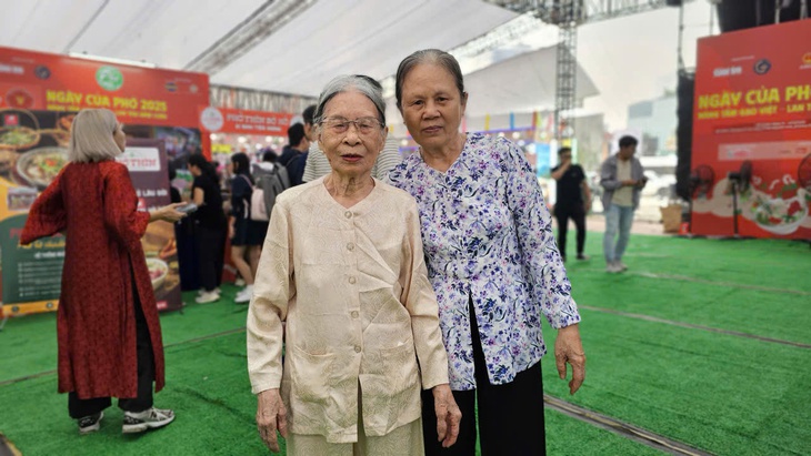 Ngày của Phở đầy rộn ràng, có khách đi từ Đồng Nai lên TP.HCM chỉ để ăn phở ngô - Ảnh 6. Ngày của Phở - Ảnh 5.