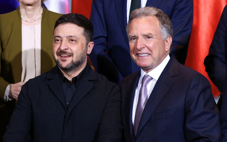 Ukraine tuyên bố xuồng không người lái lần đầu đánh trúng tàu ngầm Nga - Ảnh 2.