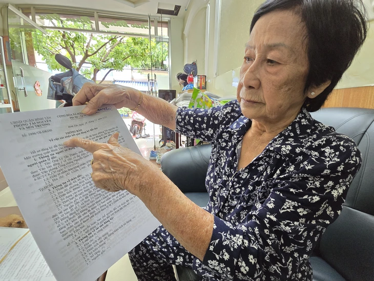 Vụ hộ dân 30 năm đòi đất: Tòa buộc Chủ tịch UBND phường Bình Trị Đông, TP.HCM cấp sổ hồng - Ảnh 1.