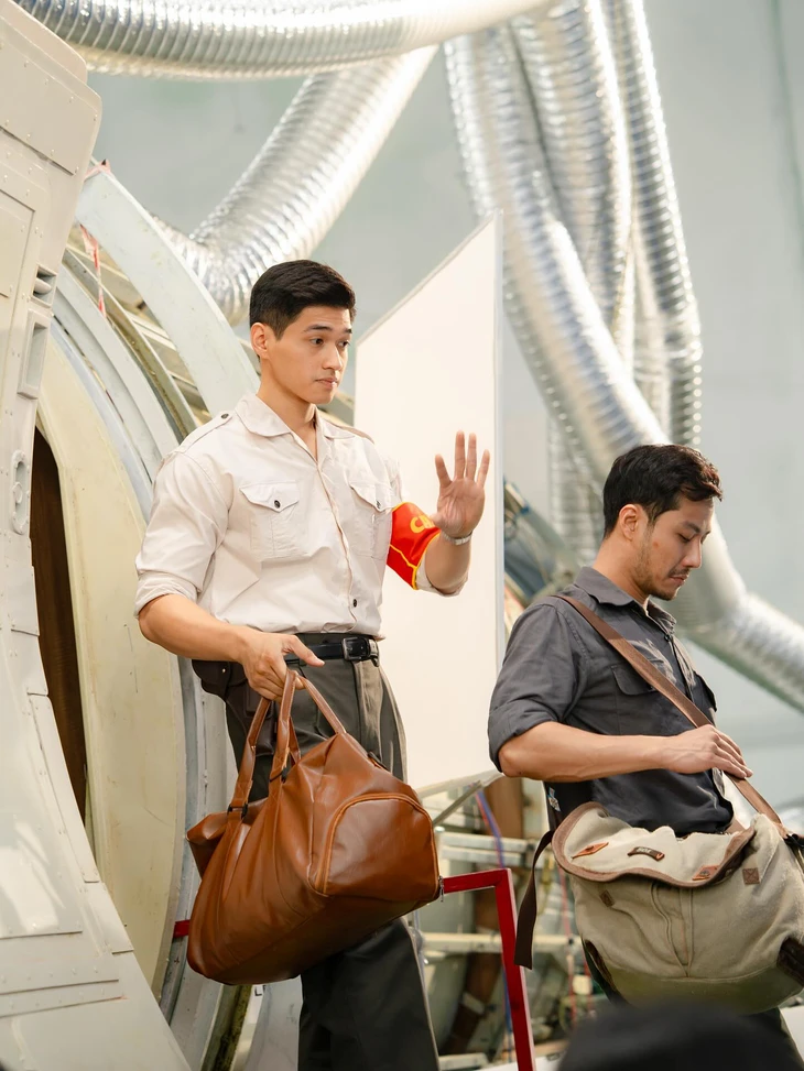 Sao nam tên lạ, đóng 3 phim trong năm doanh thu đều trên 200 tỉ - Ảnh 3.