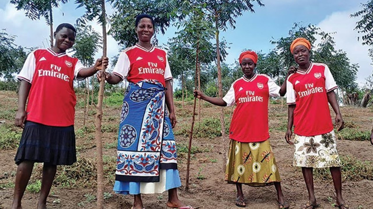 Arsenal trồng rừng ở Kenya, mỗi cây xanh đại diện 1 chỗ ngồi trên sân Emirates - Ảnh 1.