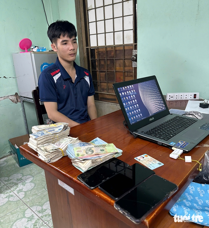 trèo tường - Ảnh 1.