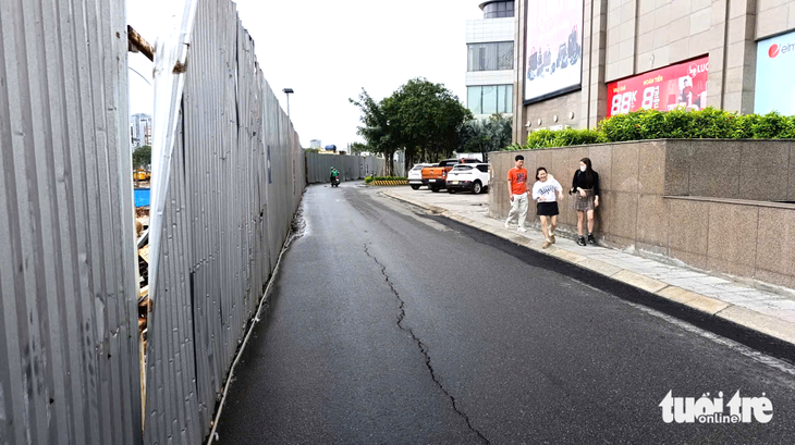 Sau sự cố ‘hố tử thần’, đường cạnh dự án Capital Square 3 tiếp tục bị phong tỏa - Ảnh 5.