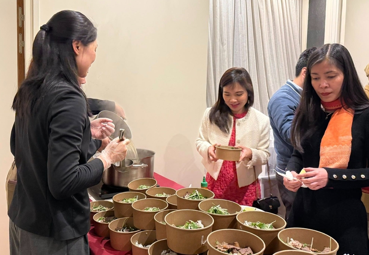 Đại sứ quán Việt Nam tại Pháp, Thụy Điển, Đan Mạch, Thổ Nhĩ Kỳ hưởng ứng Ngày của Phở 2025 - Ảnh 1. Ngày của Phở - Ảnh 1.