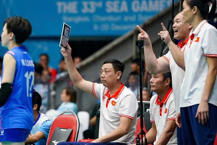 Thái Lan ăn điểm cuối tranh cãi trong trận chung kết bóng chuyền nữ với Việt Nam - Ảnh 4.